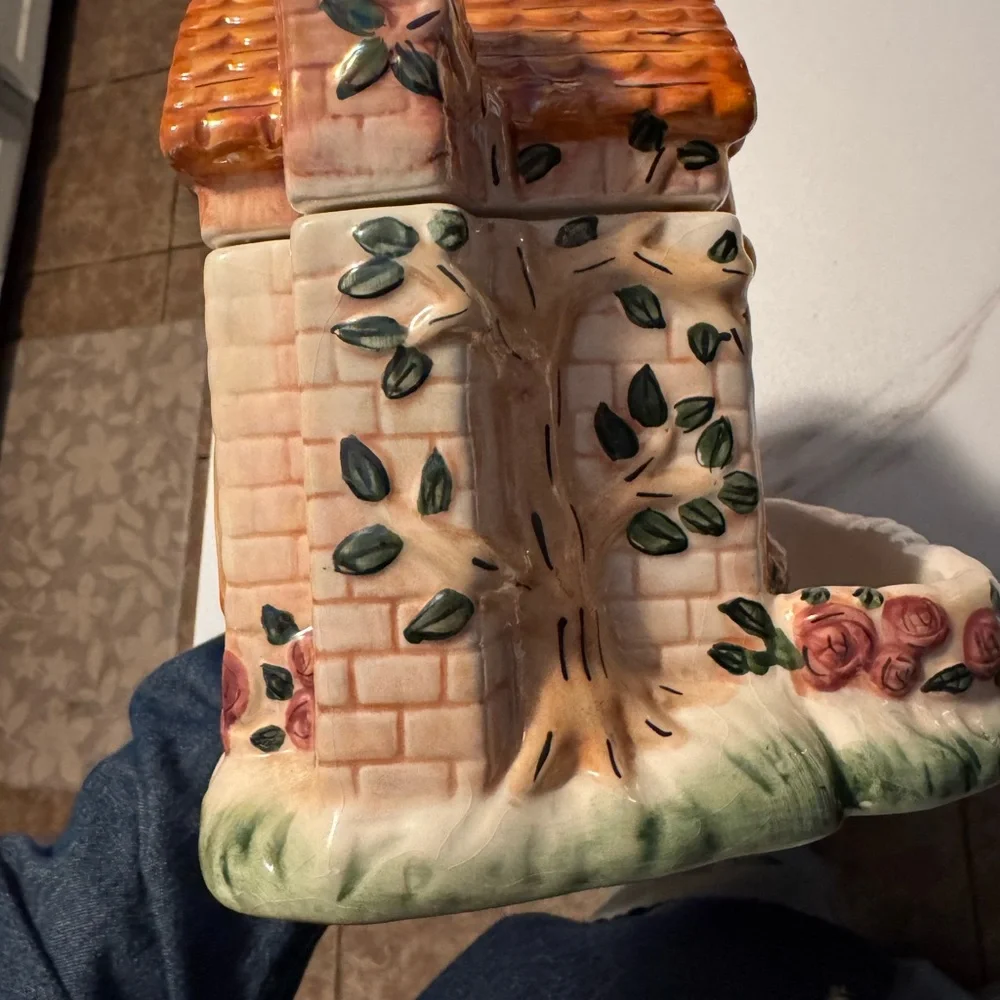 Lefton ceramic cottage